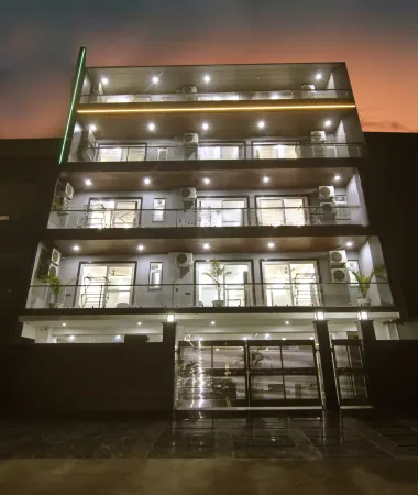 Lime Wood Stay Near Huda City Centre Отели рядом с достопримечательностью «Университет Гургаон»