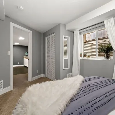 Beautiful Old Town 2 Bedroom Apartment with Bikes! Hotels near The Farm At Lee Martinez Park