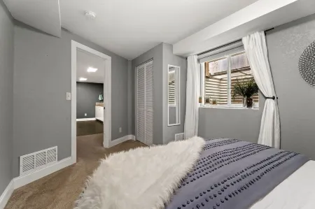 Beautiful Old Town 2 Bedroom Apartment with Bikes!