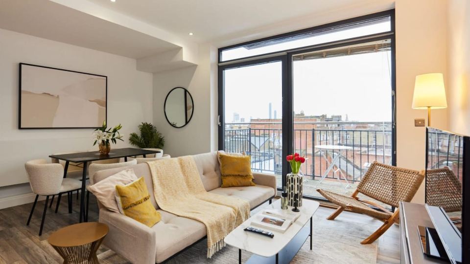 The Harlesden Escape - Spacious 3Bdr Flat with Balcony
