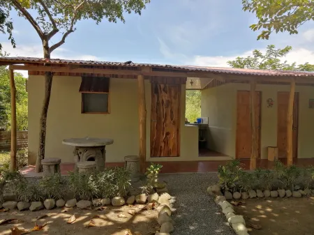 El Gecko Hotel & Tours Отели в г. Pochote