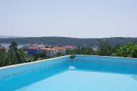 Serene Barbat Escape with Just Minutes from the Beach Hoteles en Općina Rab