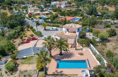 Casa Alegria This Villa is Perfect for a Family Hotels near Miradouro do Hotel Baía Cristal