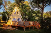 Whaka Lodge Hotels in Saint-Jean-le-Comtal