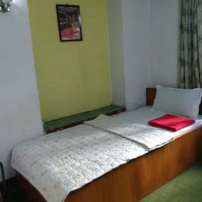 Big Bell Guest House Hotels near The Peacock Shop