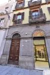 IzzHome Full Center Grand Hotels in 