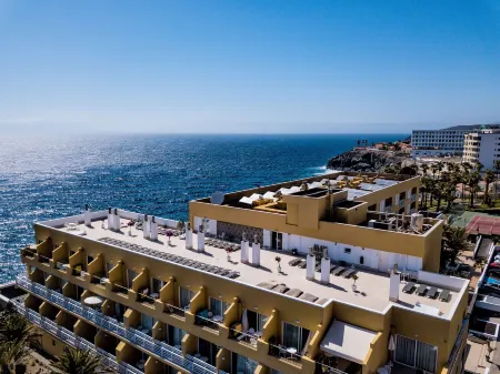 Atlantic Holiday Hotel