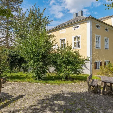 Herrenhaus in Riedenburg im Malerischen Altmühltal Отели в г. Риденбург