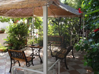 Sea Front Apartment 5 Beds with Balcony 250 Meters from the Beach Hotel in zona Bosco Vito