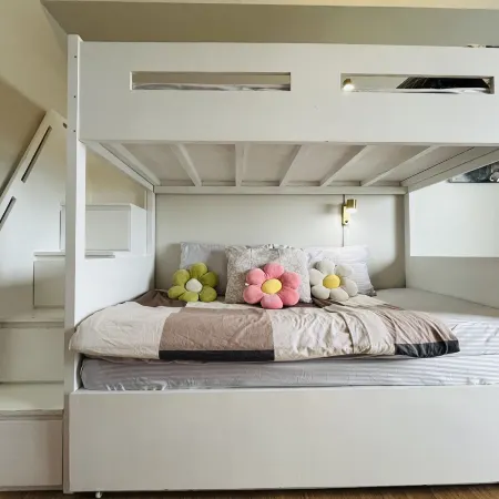 Bright Studio Sleeps 3 with Parking and City View