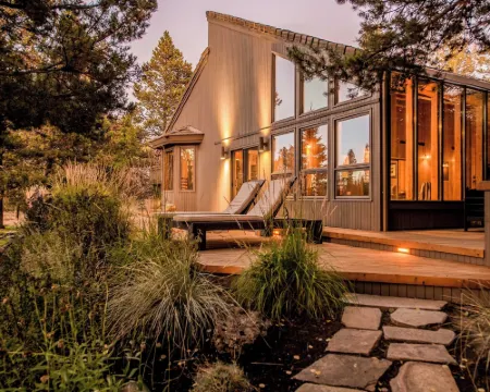 Sunriver by AvantStay Cozy Mountain Home w Indoor Pool and Hot Tub Hotels in Sunriver