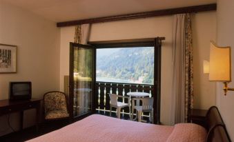 Ariston Lake View Hotel