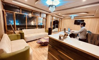 Hill River Resort by West Western
