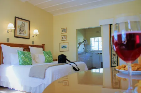 Sweet Thorn Tree Spacious Cottage for 2 People with Great Terrace! Отели в г. Крюгерсдорп