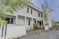 OYO 92964 Kost 99 Hotels in Mapanget