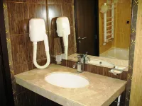 1 Bed - Sleeps 4 - Pets - Pool - Mtn Views Hotels in Banya