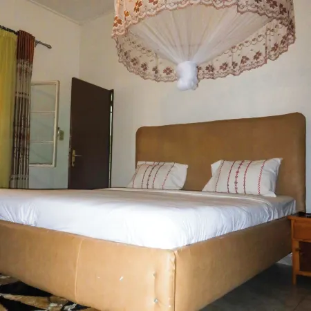 JUDITH SAFARIS HOME STAYS