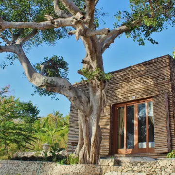Kabeh Jati Garden Villa & Restaurant Отели рядом с достопримечательностью «Холм Букит-Телетабис»