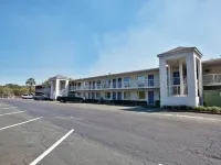 Motel 6 Tallahassee, FL - Downtown Hotels near Odyssey Science Center