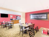 Super 8 by Wyndham Kearney Hotels in Kearney