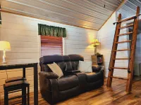 Cabin of Western Skies:  loft, Wi-Fi , and tiny home living-close to OSU