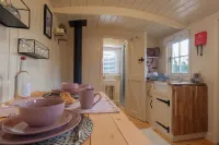 ShepherdsHut-Hot Tub-Cotswolds-PetFriendly - 2 stelle