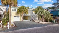 Sunset Beach 3Br Cottage with Spacious Deck & Screened Porches