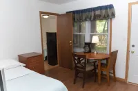 “Pet-Friendly Geneva Lake Cabins – Fire Pit, Private Units, Walk to Lakefront”