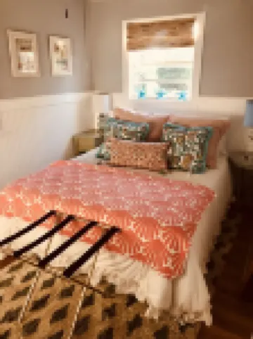 Private Waterfront Family Complex with Dock, Walk to Beach. Angler's Dream. Hotels in 