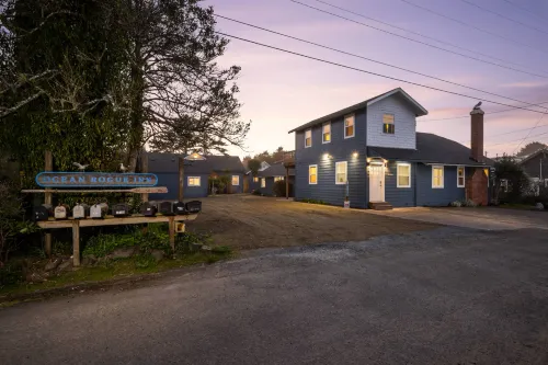 Fire-Pit and Volleyball Court Oasis - Stunning Coastal Retreat Các khách sạn ở Garibaldi