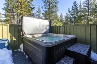 Cozy Fireplace, Private Hot Tub and Gas BBQ - Spacious Retreat