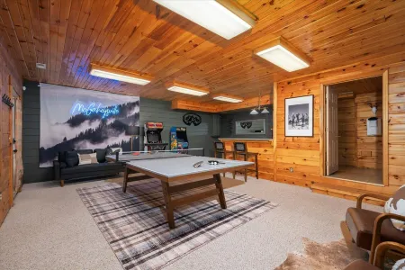 Mountain Getaway with Theater and Arcade - Spacious and Inviting Retreat