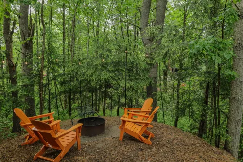 Exquisite Comfort with Outdoor Fire Seating - Stunning Modern Cabin