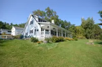 Outdoor Activities and Charming Bunk Houses - Inviting Northern Retreat