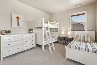 Large Modern 5 Bedroom Custom Home Centrally locat Hôtels à : Eagle