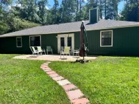 Spacious Fenced Yard and Cozy Living Space - Charming Bo-Ho Retreat Hotels in Centerville