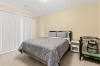 Twin Lakes Dog Friendly Home |Wooded Backyard |Balcony |Short Drive to Alpine & Wilmot Ski Resorts