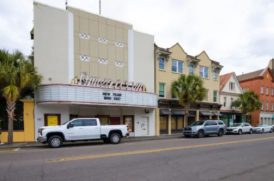 Historic Downtown - Steps from King Street!