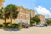 Wonderful Beach Condo W/ Shared Pools, Beach Boardwalk, Water View & WiFi Hotel di Dauphin Island