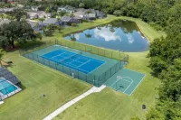 Gated Community with Pool and Gym - Charming Oasis Hotels in Osceola County