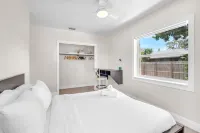 Modern Amenities and Cozy Living Space - Charming Tropical Retreat