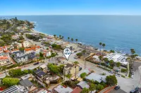 Ocean Views and Built-in Spa - Stunning Beachy Chic Haven