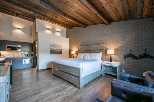 Kitchenette, Smart TV and Luxurious Roll-in Shower - Spacious Accessible Hotels in Terra Alta