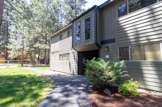 Charming Condo with Cozy Fireplace and Clubhouse Access - Delightful Retreat