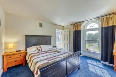 Dog-friendly country home w/ jetted tub, backyard & grill