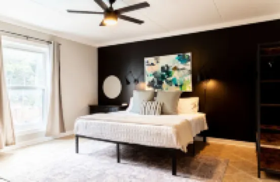 Stunning Downtown Suite - Balcony, Central Location, Views