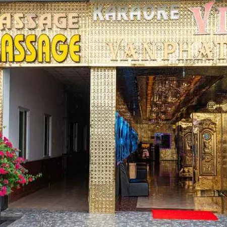 Van Phat Riverside Hotel