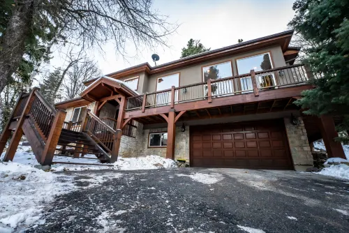 Cozy Gathering Spaces and Beautiful Mountain Views - Charming Cabin Retreat Hotels in Sundance