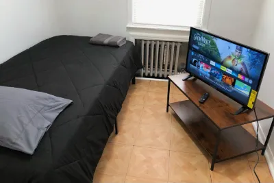 Private 3 Bedroom and 1 Bathroom House with Free Parking and Convenient to NYC Bus and Train Hotels near Perth Amboy City Hall