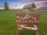 Kabino: River Run Cabin on Henry's Fork, Fire Pit, perfect fishing trip! Hotel a Fremont County